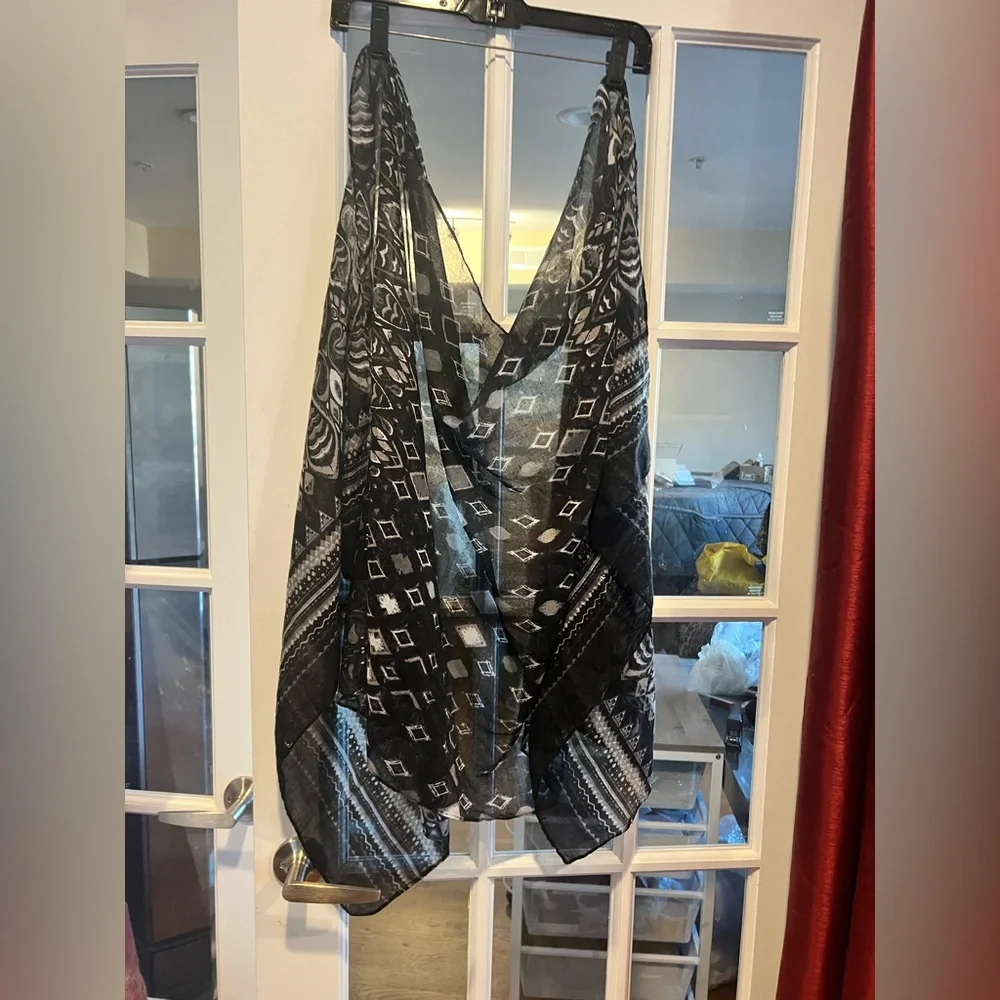Black and White Patterned Scarf